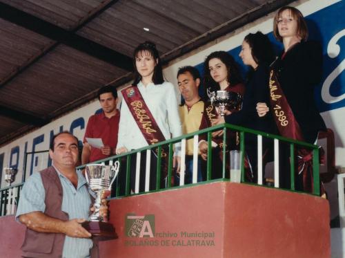 1999, Feria del Cristo, Concurso de tiro al pichon (1)