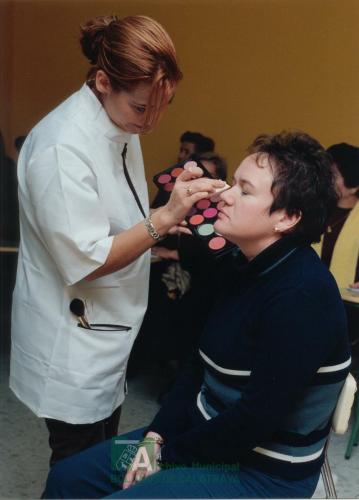 2000, Charlas de la mujer, Curso de maquillaje (1)