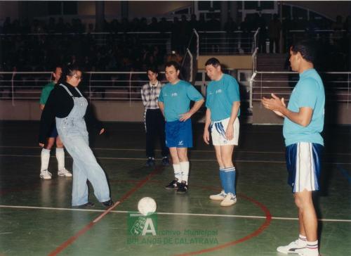 2000, Partido de fútbol contra la violencia (7)
