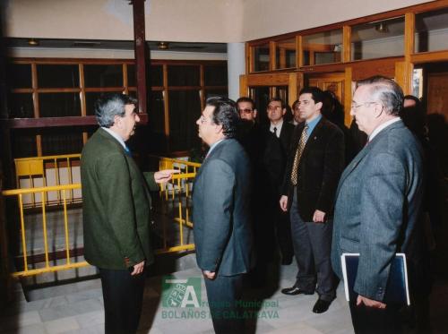 2002, Visita del delago del gobierno (12)