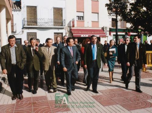 2002, Visita del delago del gobierno (15)
