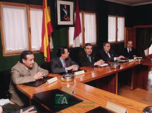 2002, Visita del delago del gobierno (16)