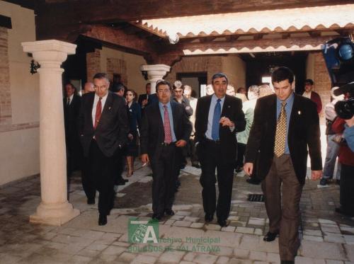2002, Visita del delago del gobierno (5)