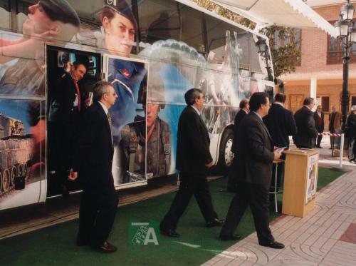 2002, Visita del delago del gobierno (6)