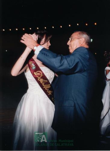 2003, Feria del Cristo, Baile inaugural en la plaza (6)