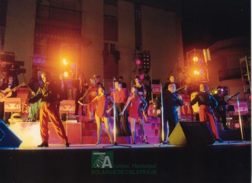 2003, Feria del Cristo, Baile inaugural en la plaza (9)