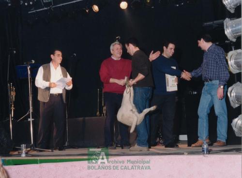 2003, Rifa y baile de carnaval (2)
