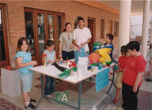2003, Talleres en la plaza por el día del medio ambiente (2)