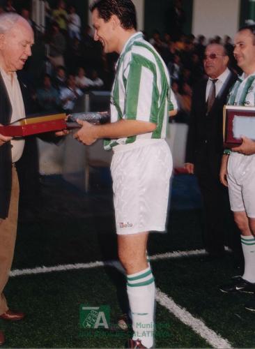 2004, Partido del Bolañego contra veteranos del Real Madrid (2)