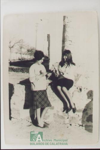 Al fondo calle Almagro y Rollo Juridiscional, año 1965. donada por Ascensión Ruiz Gil