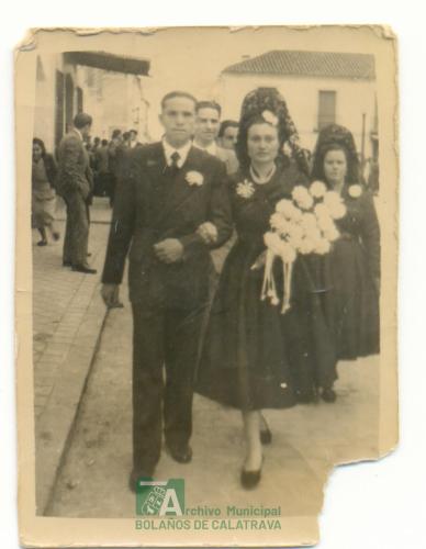 Boda andando por la calle