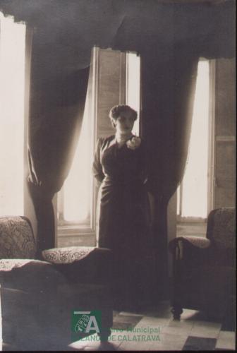 Carmen Martín en el mirador (Calle José Antonio esquina con