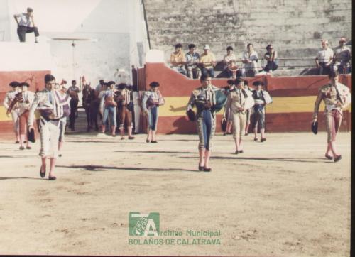 Corrida de toros en la antigua plaza de toros