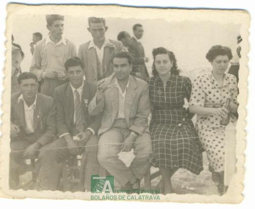 Grupo de amigos con cerveza