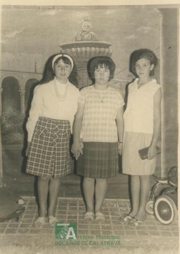 Grupos de Amigas años 60. Donada por Augusto Almansa Rubio