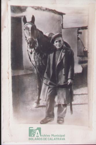 Hombre con yegua, años 1920-30