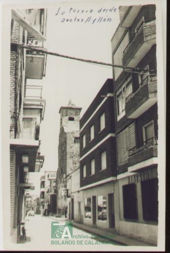 La torre de la Iglesia desde la calle Dr. Ayllón.