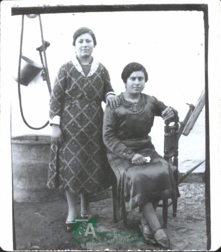 Mujeres junto a pozo, año 1940 donada por Angela Ruiz Martin