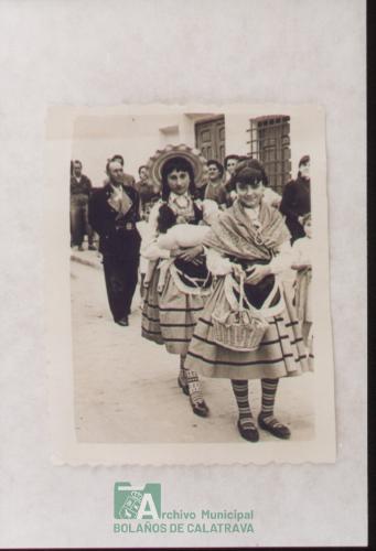 Ofrenda a S.Isidro, niñas manchegas, años 60