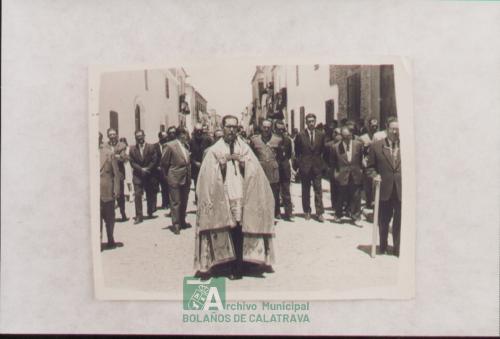 Procesión del Corpus, D.Rafael Gallego, año 1955, en calle Santísimo