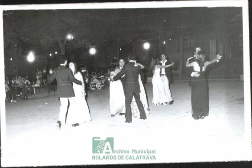 Reina y Damas bailando en la Verbena del Cristo, 14-09-1973