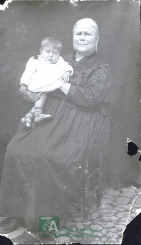 Retrato abuela y nieto, años 30