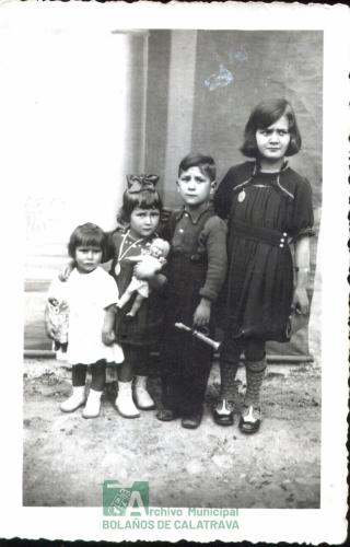 Retrato de niños, Aranda Díaz, año 1944. Donada Antonia Aranda Gonzalez