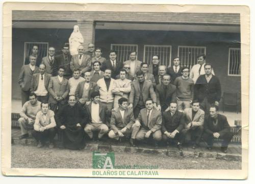 Retrato grupo de hombres