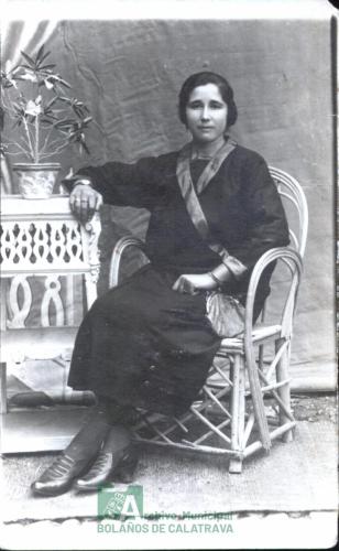 Retrato mujer (mayor) sentada, año 1925 (María Martín Arreaza) donad por Angela Ruiz Martin