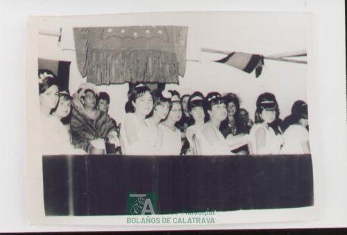 Tribuna con damas de honor, año 1966